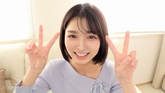 SIRO-4753 【處女】【透明感極佳】【美麗的曲線】清純感十足的外貌和耀眼的笑容，發掘了一位可愛的美人JD。在男優激烈的手淫下，體驗了人生中第一次大量潮吹，隨著時間逐漸暴露出淫亂的姿態… 通過網路報名AV→AV試鏡拍攝 1720