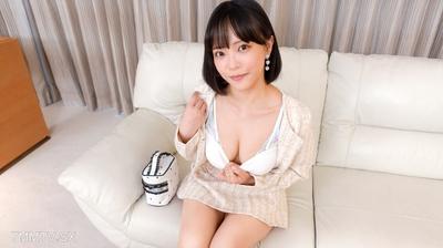 SIRO-5570 A girl appears in an erotic god style that makes men hard! Many people can&quott help but fall for her bright and energetic appearance! Her stunning full moon hips are incredibly captivating! The thickness of her meat from behind is unbearably amazi