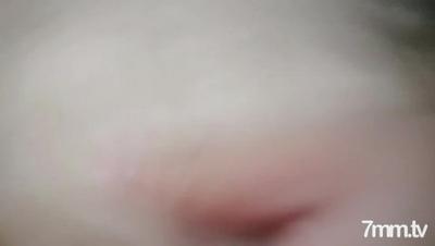 [심야꽃구경] 18살 좋은집 알바생 여동생 바오 예건이 시원한 소파로 가서 클로즈업의 구멍을 뚫고 가슴살 소녀의 사체를 만지고 유혹 무제한이다