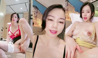 一線天美穴顏值女神大尺度自慰誘惑 ,情趣露奶裝黑色網襪 ,牛奶抹逼紅辣椒爆菊 ,手指扣穴假屌快速抽插