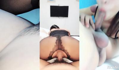極騷活很不錯小姐姐激情啪啪 ,舔屌吸蛋連體開檔絲襪 ,特寫屁股套弄JB扭動小腰 ,抓著屌自己動,展示絕活