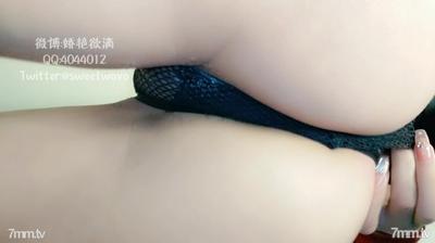 最新流出爆乳蜜穴极品网红尤物▌娜美妖姬 ▌黑丝吊带女王早洩体质 阳具抽插鲜嫩美鲍 骑乘潮吹瞬间抖动痉挛