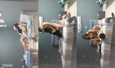 2022-4-23【小狐狸娛樂】禦姐範黑色網襪騷女,張開雙腿揉搓騷穴,撩起裙子