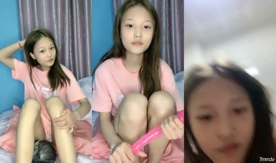 19 새로 온 소녀는 방금 바다에 갔고, 처음으로 총을 든 친구와 잤고, 그녀는 뜨거운 춤을 출 수 있고, 놀 수 있고, 화장실에 구멍을 뚫고 오줌을 싸고, 발을 들고 큰 거시기에 의해 좆됩니다.