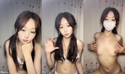 純欲系天花板美少女!笑起來甜美!脫光光誘惑,貧乳小奶子,掰開微毛緊緻小穴