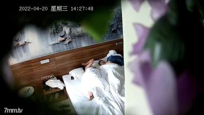 《精選2022✅真實洩密》三對男女開房快活妹子都很騷互舔情趣裝道具開雙洞呻吟