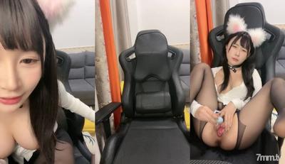 絕對極品!頂級顏值美少女!笑起來甜美卡哇伊,爆乳肥穴,開檔黑絲跳蛋塞逼,高潮噴水
