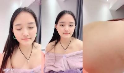 옆집 귀여운 여동생! 순수하고 달콤한 신인! 잠옷을 벗고, 살이 많고 털이 많고 매우 부드러운 보지, 셀프 터치 및 진동 계란