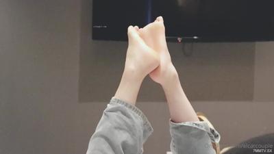《淫蕩夫妻㊙️重磅洩密》萬人求購Onlyfans網紅淫妻調教【琉美】不雅私拍
