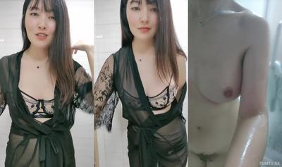 氣質極品美禦姐！性感睡衣浴室誘惑！扭腰包臀洗澡濕身，掰開騷逼特寫