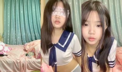 순수하고 달콤한 소녀! 귀엽고 카와이 봐! 흰색 스타킹을 신고 목욕 후 소품으로 자위하는 학생