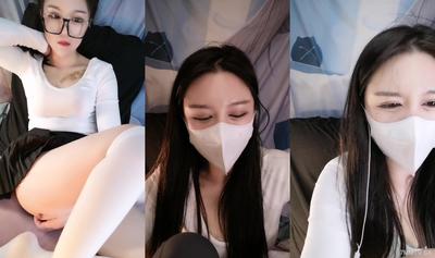 블랙 프레임 안경 인터넷 연예인 기절! 깨끗한 백호 미인 보지! 바이브레이터가 클리토리스를 문지르고 삽입하고 당기고 진동시킵니다.