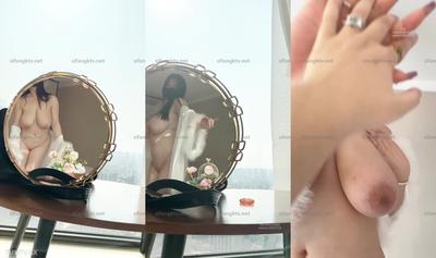 【巨乳肥臀❤️白虎穴】極品溫柔妹妹『九兒』巨乳定制❤️最新主題新作《白月光》
