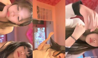 複数人乱交～【もやし】海でアルバイトしている女子校生2人～2V2合言葉部屋情熱4P、幼くして淫らに