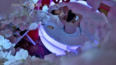 2023-5-18 新作流出ラブホテル放水室 セクシーな若い女性と部隊リーダーの高解像度の率直なショット