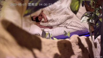 2023-5-7 새로 유출된 호텔 고화질 몰래카메라 늦은 밤 안경 쓴 남자가 여자친구와 방을 잡았다 이 거시기는 정말 짧다.