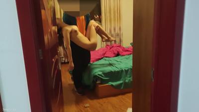 綠帽老公下藥迷翻漂亮的老婆讓單位領導來幹她的大肥B