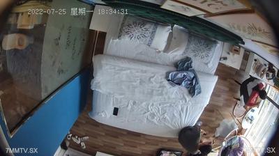 《主題賓館真實洩密》純上帝視角欣賞偸情男女開房啪啪全程~激吻調情由淺入深