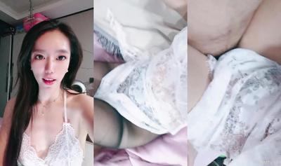 超騷的人妻露臉性感睡衣誘惑狼友，揉奶漏逼給大哥舔弄大雞巴，無套抽插