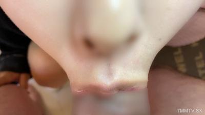 fc2-ppv 4656561 【Individual shot】Beautiful leg blowjob by a 22-year-old beauty with an absurd vacuum fellatio and unwashed anal licking, easily achieving two consecutive ejaculations and swallowing 【Full face reveal】