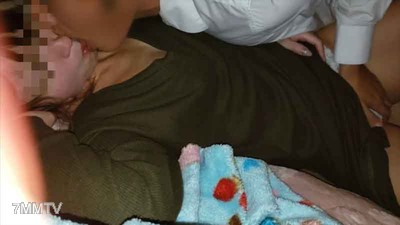 fc2-ppv 993942 【Personal】 Next to her child... A beautiful wife is molested by a stranger and accepts his huge cock. Her mouth is covered as she struggles and gets creampied.