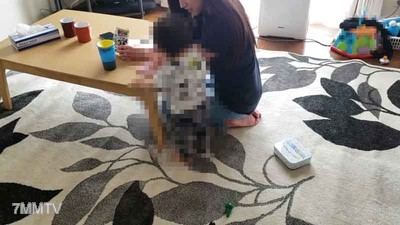 fc2-ppv 1055119 【Personal】While the kids are in the living room... even desperately trying to hold back her voice, a beautiful wife is raped