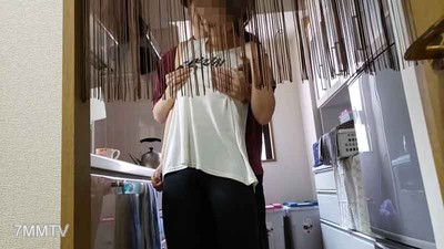 fc2-ppv 1148603 【個人】老公還不起貸款正在尋找工作，趁他外出期間在廚房被強暴的大奶年輕妻子