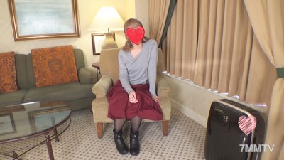 fc2-ppv 1190606 激可愛素人角色扮演者小妹(19)同人誌即賣會搭訕，用錢是沒辦法的ｗ為了超稀有的商品才可以❤角色扮演者很色，極上身材穿著制服角色扮演高蹺裙子不脫衣服就直接插入最喜歡抱住（附贈特典影片）