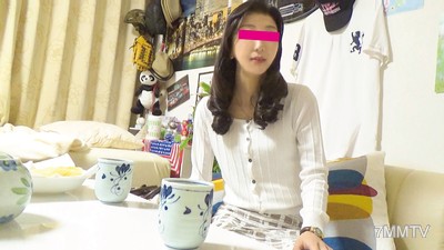 fc2-ppv 1266491 【Valentine&quots Sale】Limited Special Price & Free Gift of 2 Works!! Solo Shoot】A slender and beautiful middle-aged housewife is picked up. A wife who loves handsome men squeezes out semen with her slim and flexible body in a video of internal
