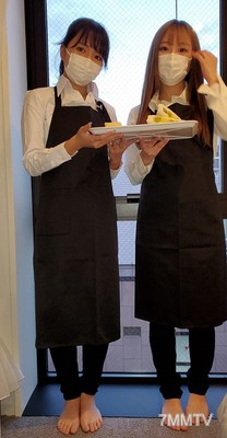 fc2-ppv 2450470 バイト仲間のカフェ店員・黒髪のあの子と巨乳のあの子と3P※オープン記念特価本日まで {