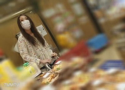 fc2-ppv 2477398 第二次造訪【個人】社宅妻的美魔女在買東西回家後到她家拜訪，在丈夫回家前用別人的陽具插入陰道深處，讓子宮吸收他人的精液受孕。