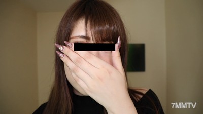 fc2-ppv 2812710 20歲的F罩杯素人女孩！搖晃著乳房，光溜溜的小穴被活生生插入，最後是真正的內射！
