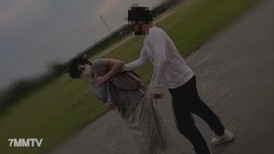 fc2-ppv 2930906 【Personal】 Apartment wife in the afternoon Unexpectedly gropes her tits. In broad daylight, deepthroats under an elevated roadway, and cums inside with another man"s dick in the next room where there are kids. Then threw her naked onto the