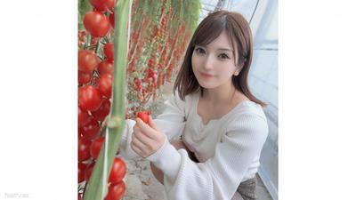 fc2-ppv 3157890 First shoot ever・Face reveal!! New Year's three-day special 500 points!! 【Unedited】A super cute current college student aspiring to be a female announcer hides in the corner of a shrine for public sex and fellatio with internal ejaculation