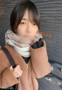 fc2-ppv 4516316 喜歡扮裝活動的眼角下垂黑色短髮土氣御宅女，小織。雖然拍攝扮裝照片已經很熟練了，但這是她人生中第一次被偷拍ｗ