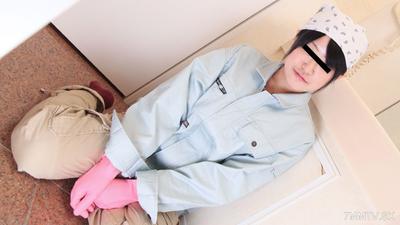 101724_01 I had a greedy female janitor clean my dick too