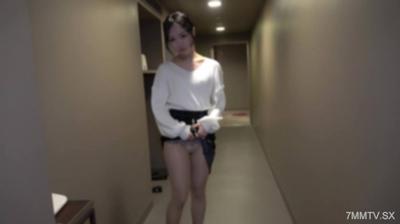 FC2-PPV 4558488 【Last Look】Shocking erotic beauty, three consecutive surprise sex. Non-stop orgasms and massive squirting leave him spent.